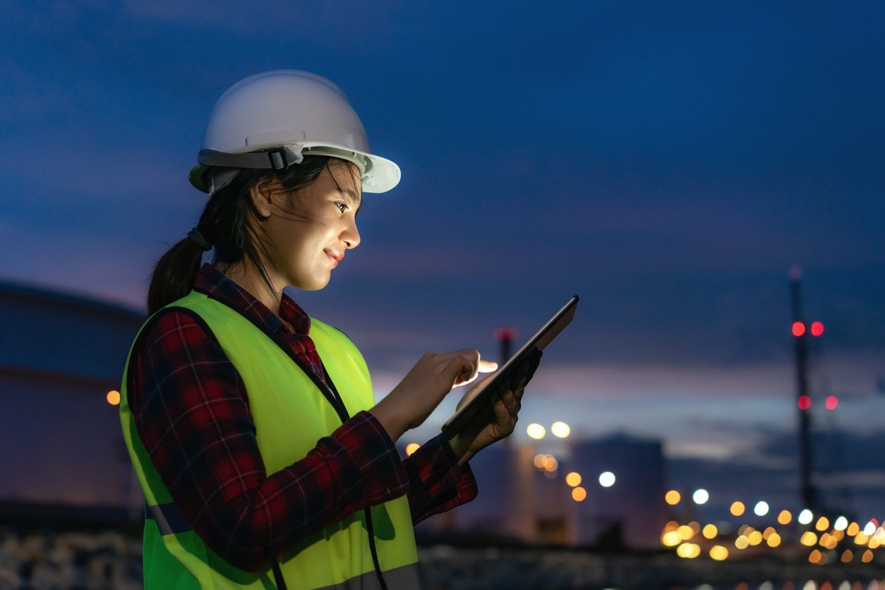 Improving Transparency and Accountability in Utility Projects with Real-Time Reporting